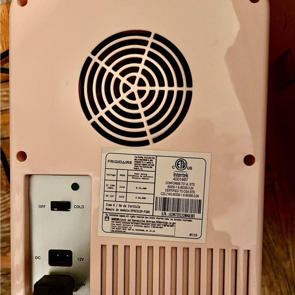 Frigidaire Pink Mini Fridge - Retro - EFMIS129 - Picture 6 of 7